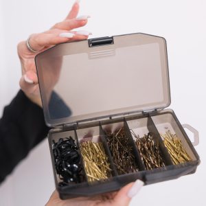 Organizer fryzjerski z wsuwkami i gumkami